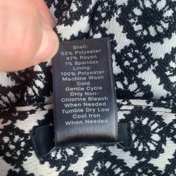 Ann Taylor Black White Mandela Pattern Midi
Skirt Size 14 - Picture 5 of 5